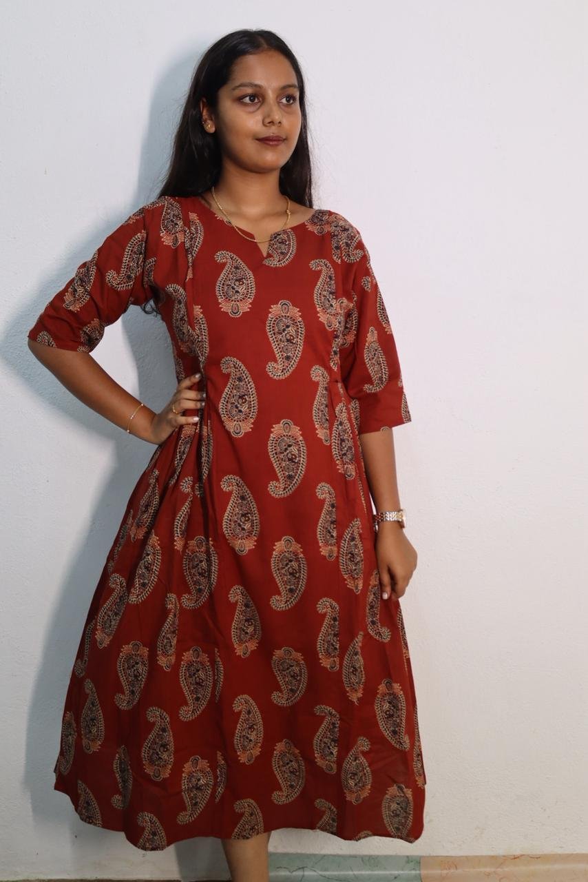 Feeding Kurti - Women's Maroon Paisley Printed A-Line Midi Dress